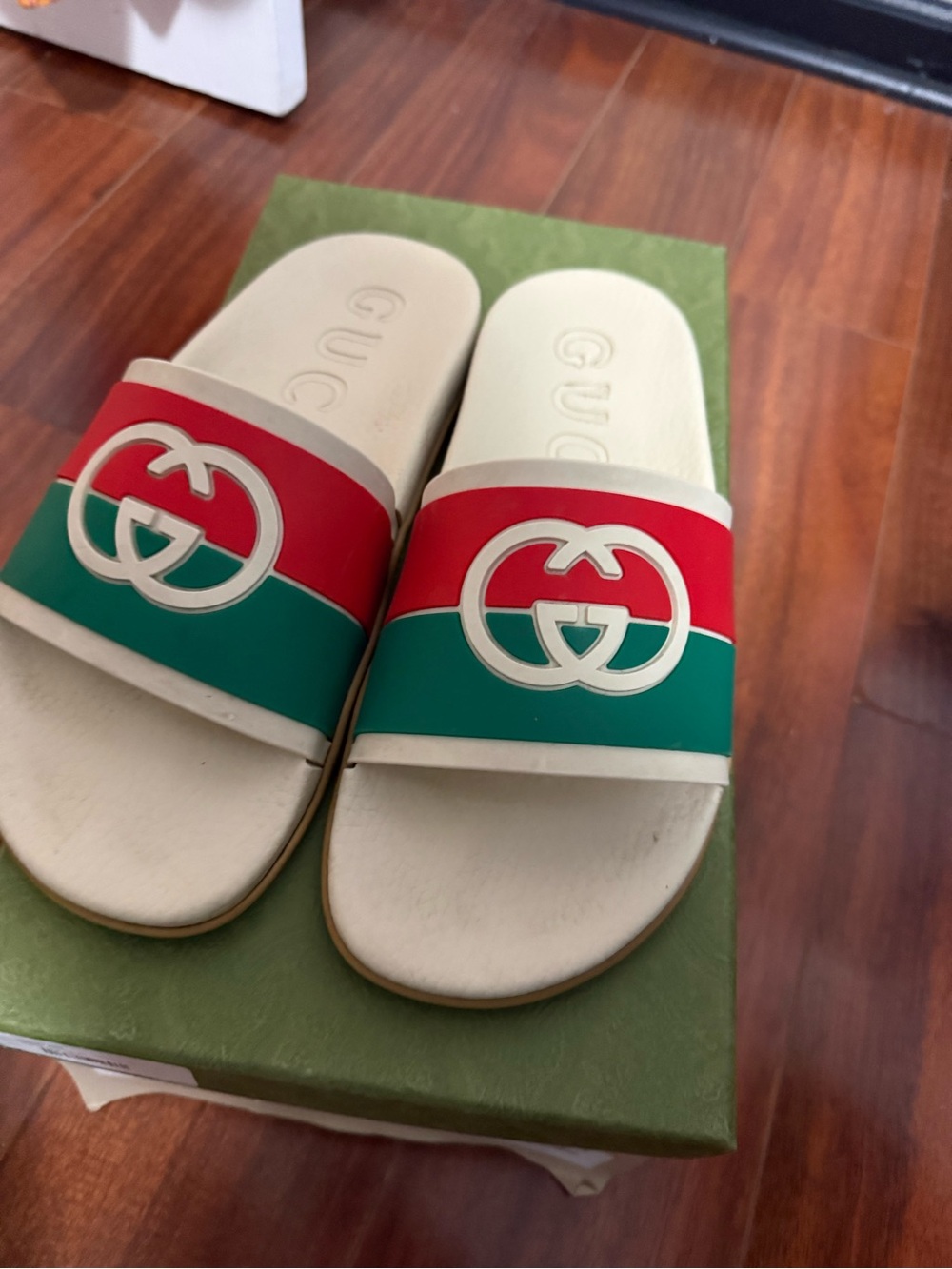 Gucci Red & Green Signature Interlocking GG Slide Sandals